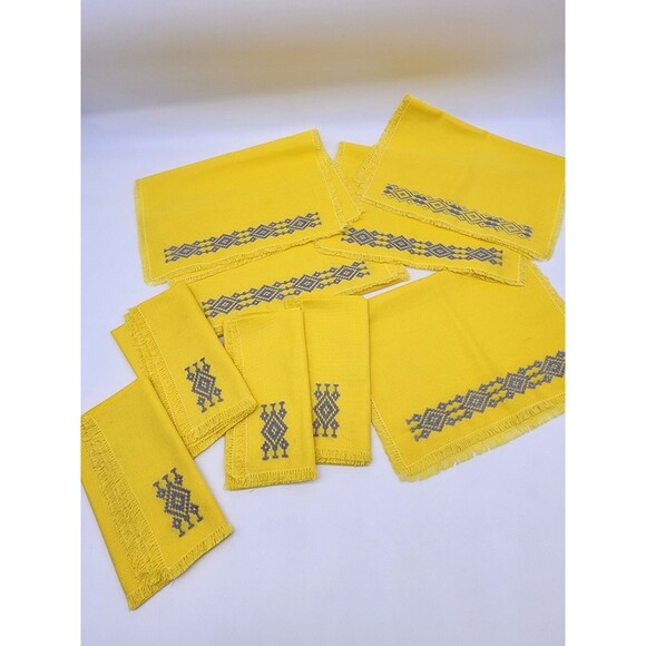 Vtg Hand Embroidered Applique Table Runner 4 Placemat 4 Napkin Set Yellow cloth - Picture 1 of 12